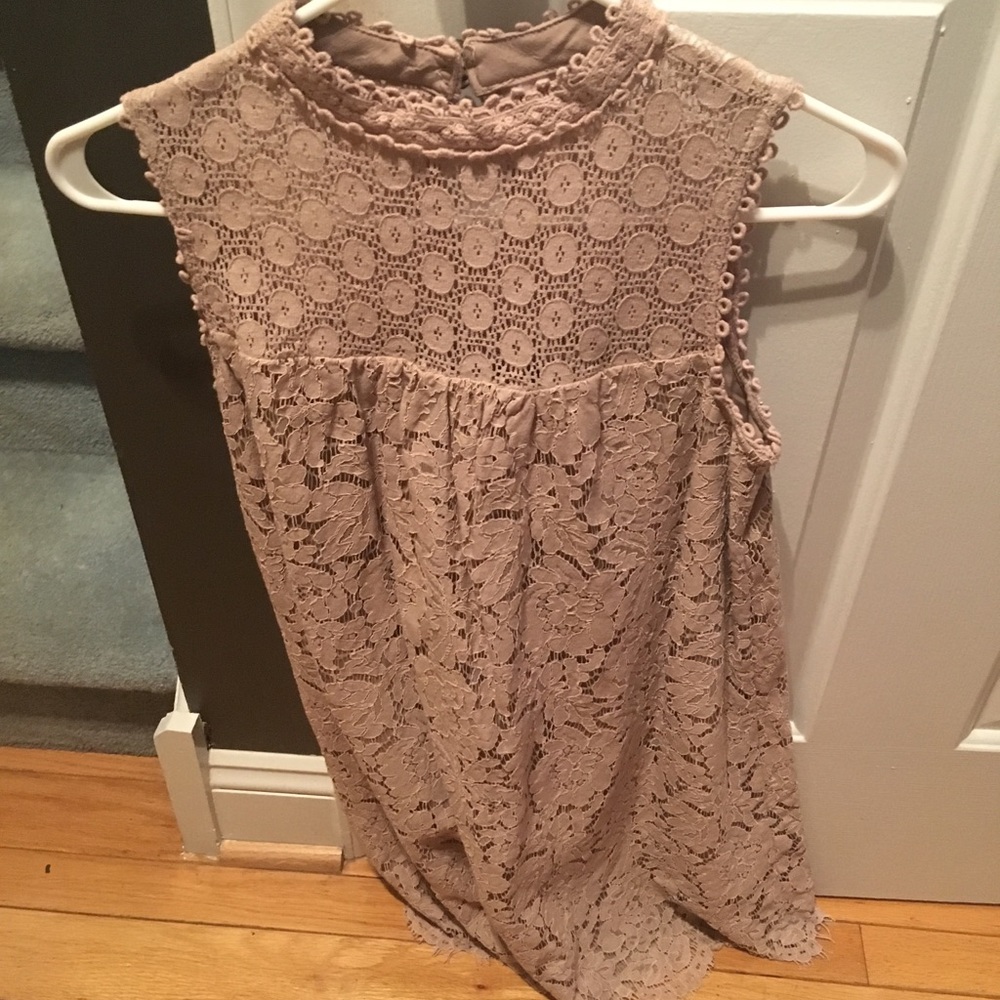 Tan sleeveless lace dress